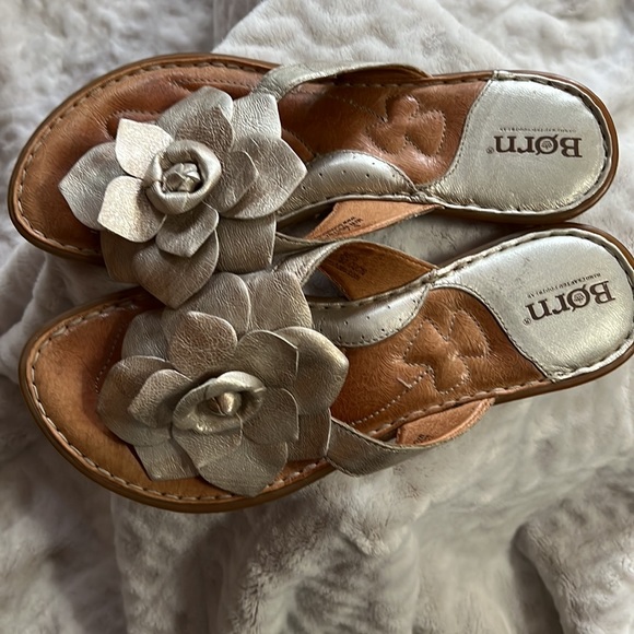 Born leather sandals size 6 silver with flower - Picture 5 of 7